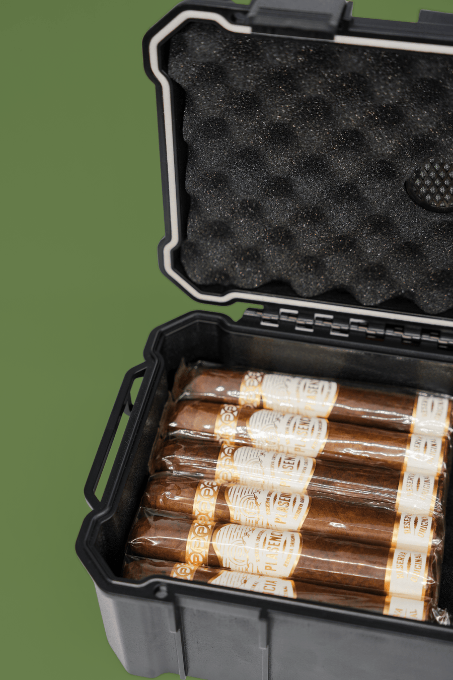 Large Portable Hard Cigar Case With Cutter